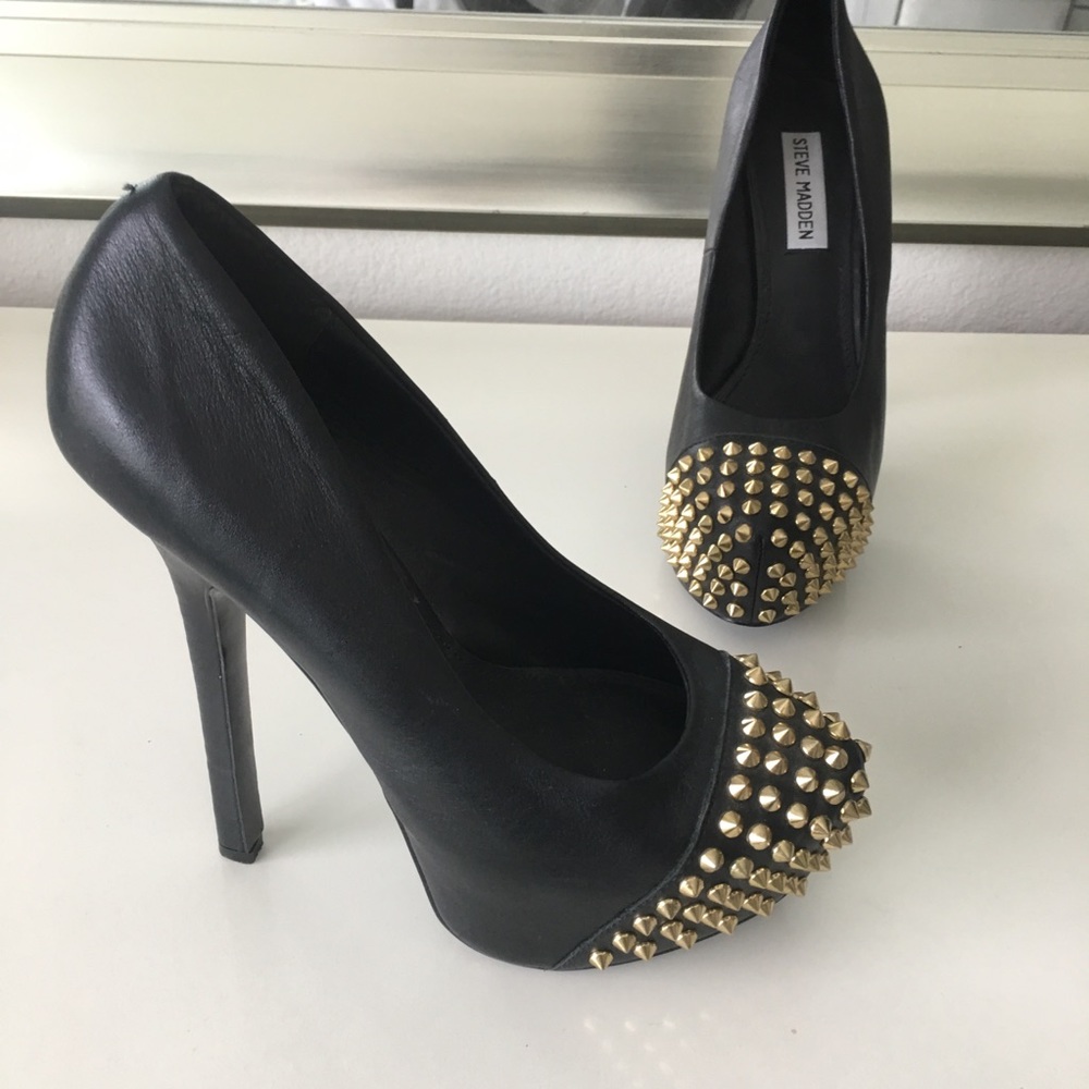 Steve Madden Black Leather Studded Pumps
